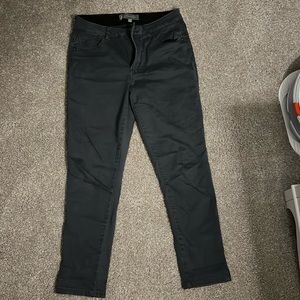 Women's Gray ankle jeans, size 2P, only worn twice, in excellent condition